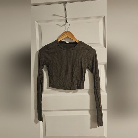 Crop top - Picture 1 of 3